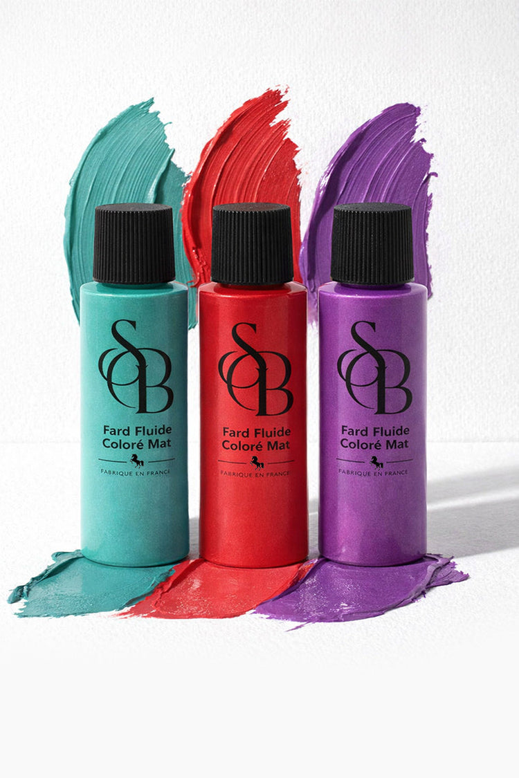 Fards fluides colorés SB Make-Up alignés, gamme de maquillage artistique professionnel
